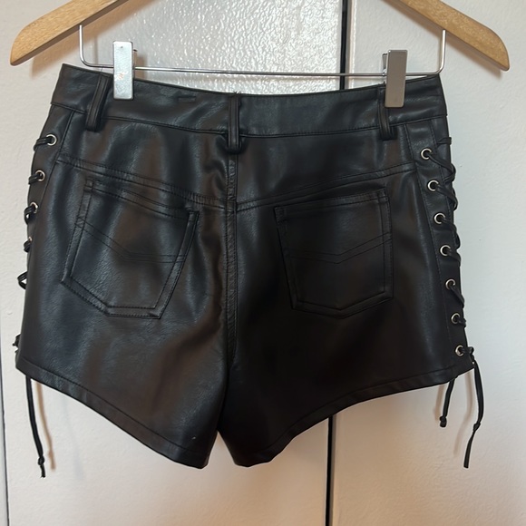 LF faux leather shorts - Picture 2 of 4